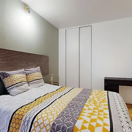 8 People - 4 - 2 Salle De Bain - Metro 7 & 14 - Porte Italie - Private Car Park- Wifi Appartement